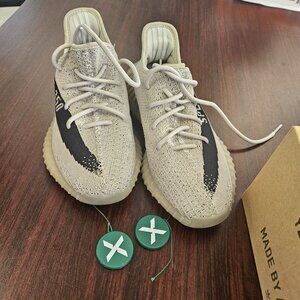 Mint condition YZY size 7.5